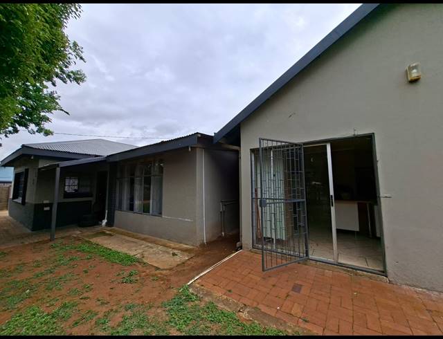 3 BEDROOM HOUSE FOR SALE IN THREE RIVERS